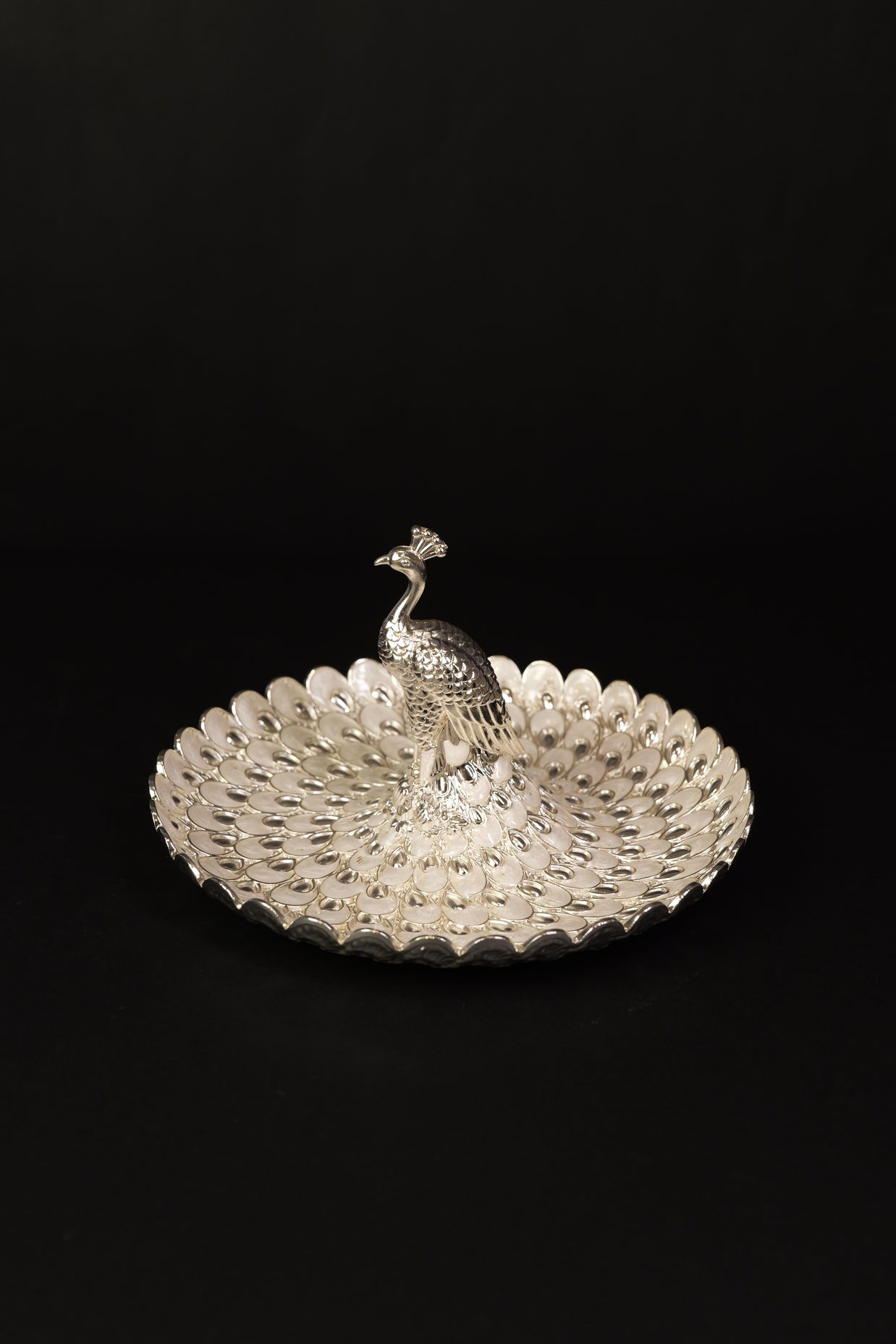 SMALL ROUND PEACOCK TRAY